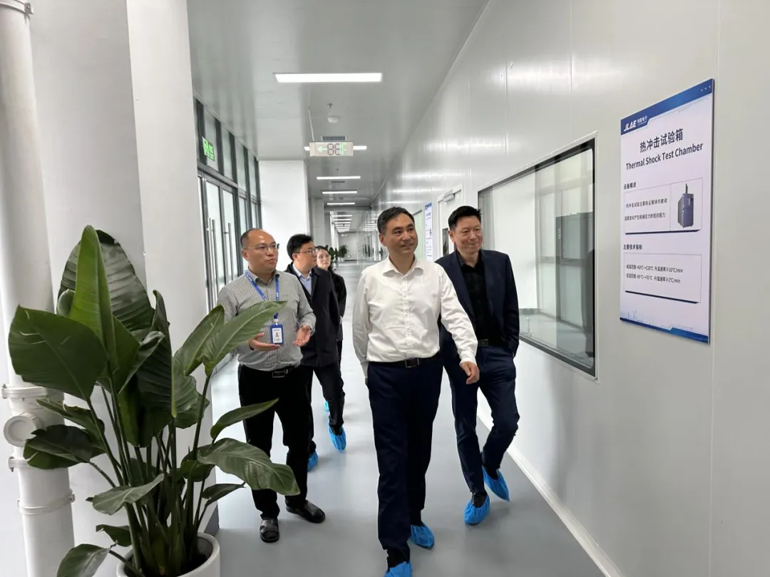 合肥产投集团董事长江鑫调研凯时尊龙人生就是博电子